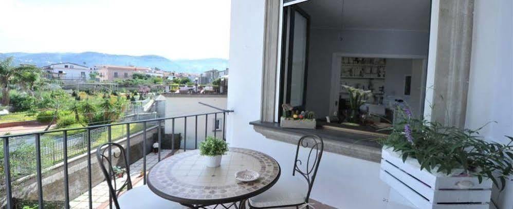 Victor'S House Apartment Сант'Агнело Екстериор снимка
