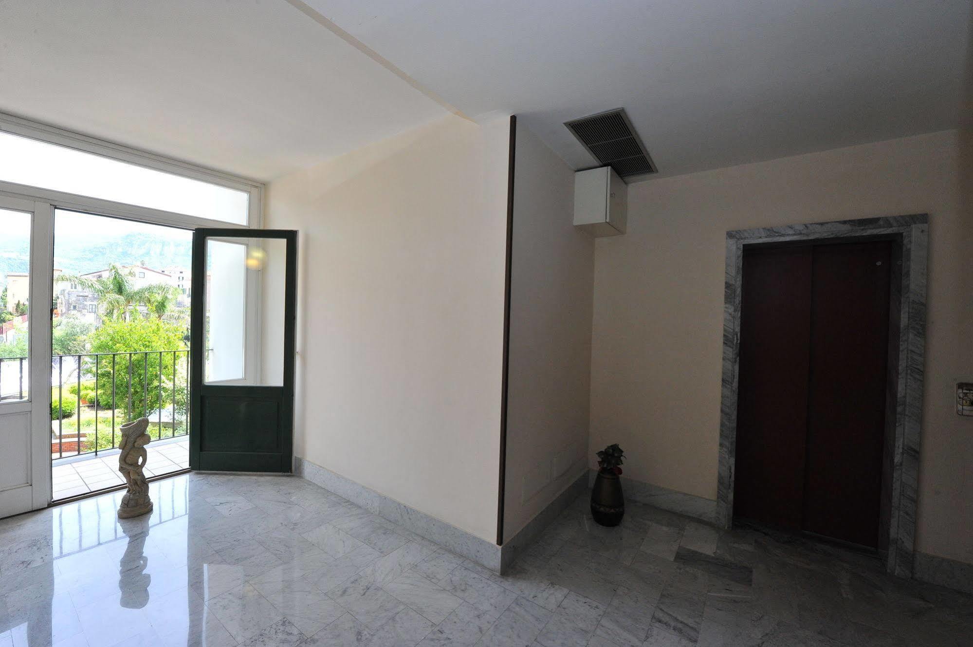 Victor'S House Apartment Сант'Агнело Екстериор снимка